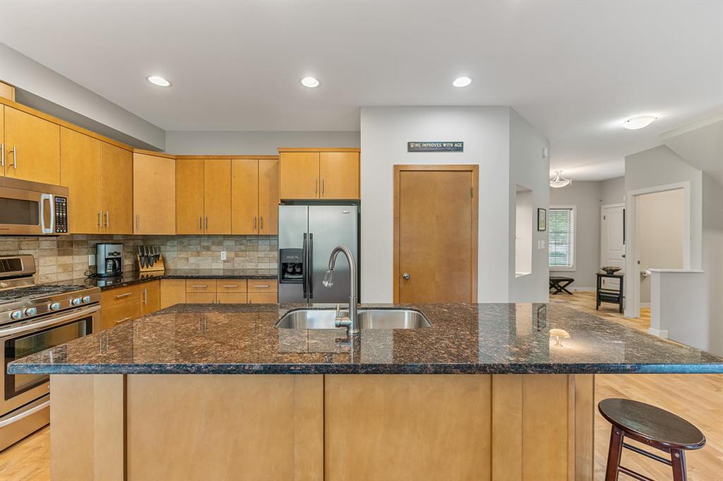 Photo 7 of 17 850 John Bruce Road, Winnipeg MB