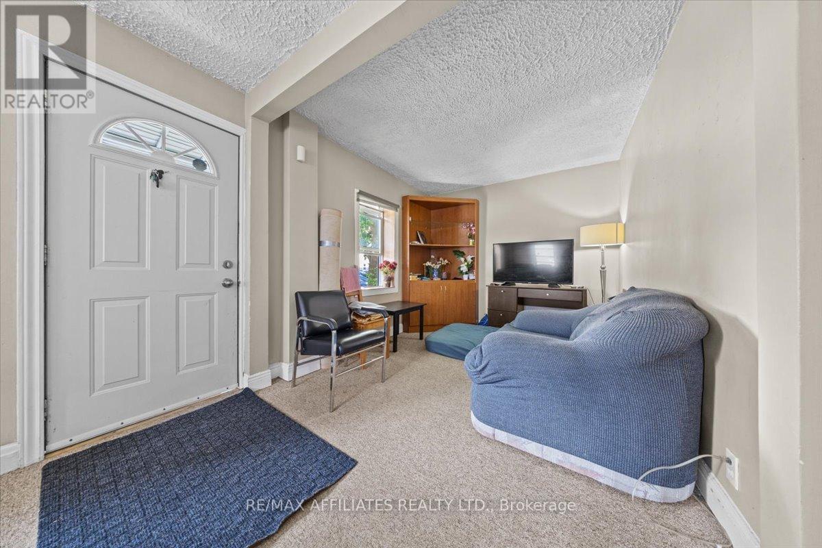 Photo 5 of 310 Shakespeare Street, Ottawa ON