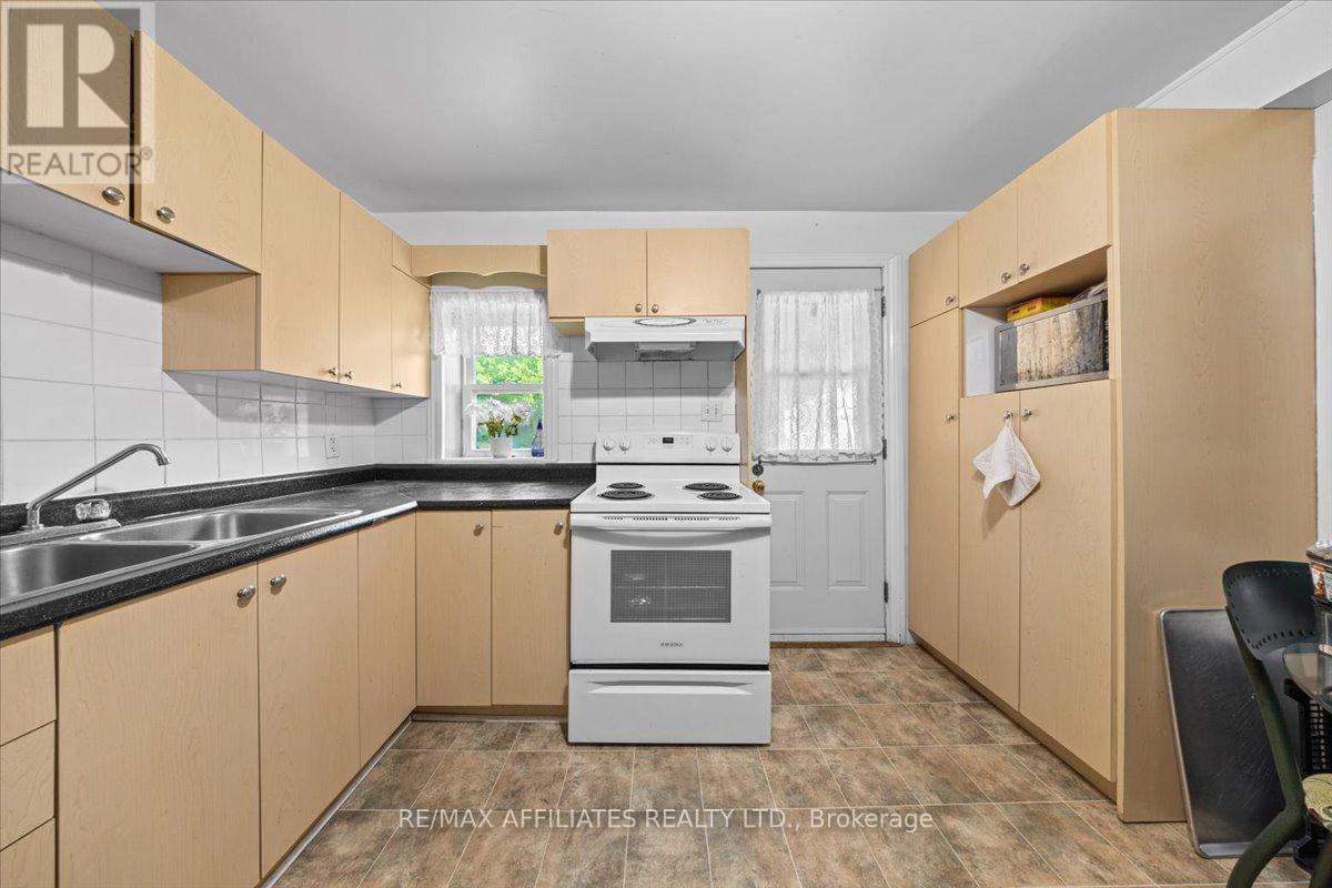 Photo 7 of 310 Shakespeare Street, Ottawa ON
