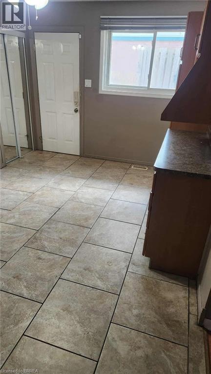 Photo 7 of 61 Woodlawn Avenue, Brantford ON