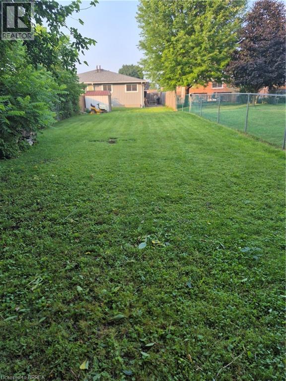 Photo 14 of 61 Woodlawn Avenue, Brantford ON