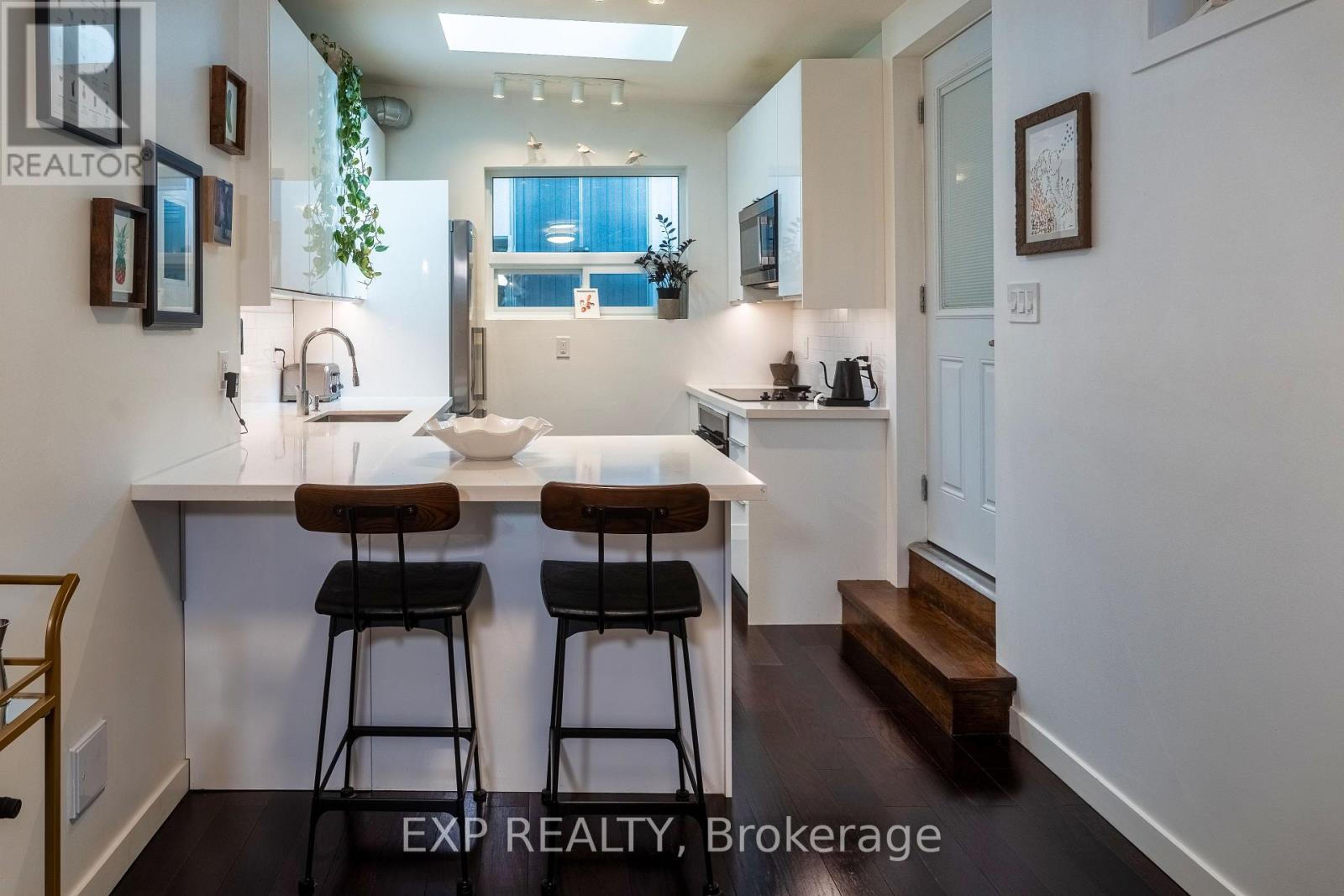 Photo 9 of 819 Craven Road, Toronto ON