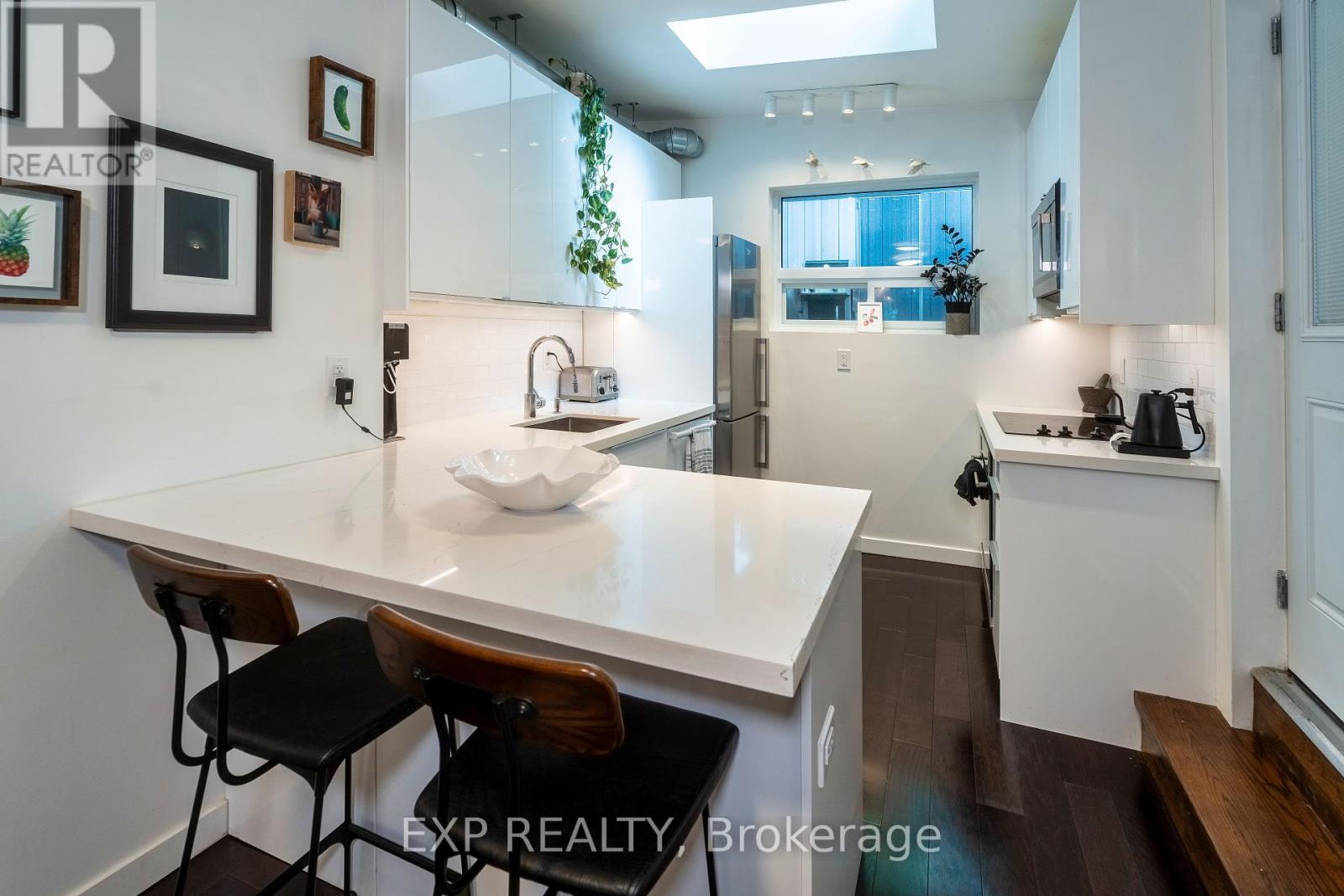 Photo 11 of 819 Craven Road, Toronto ON