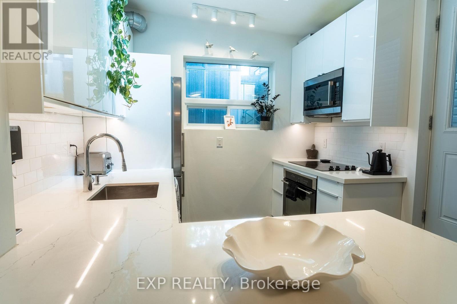 Photo 12 of 819 Craven Road, Toronto ON
