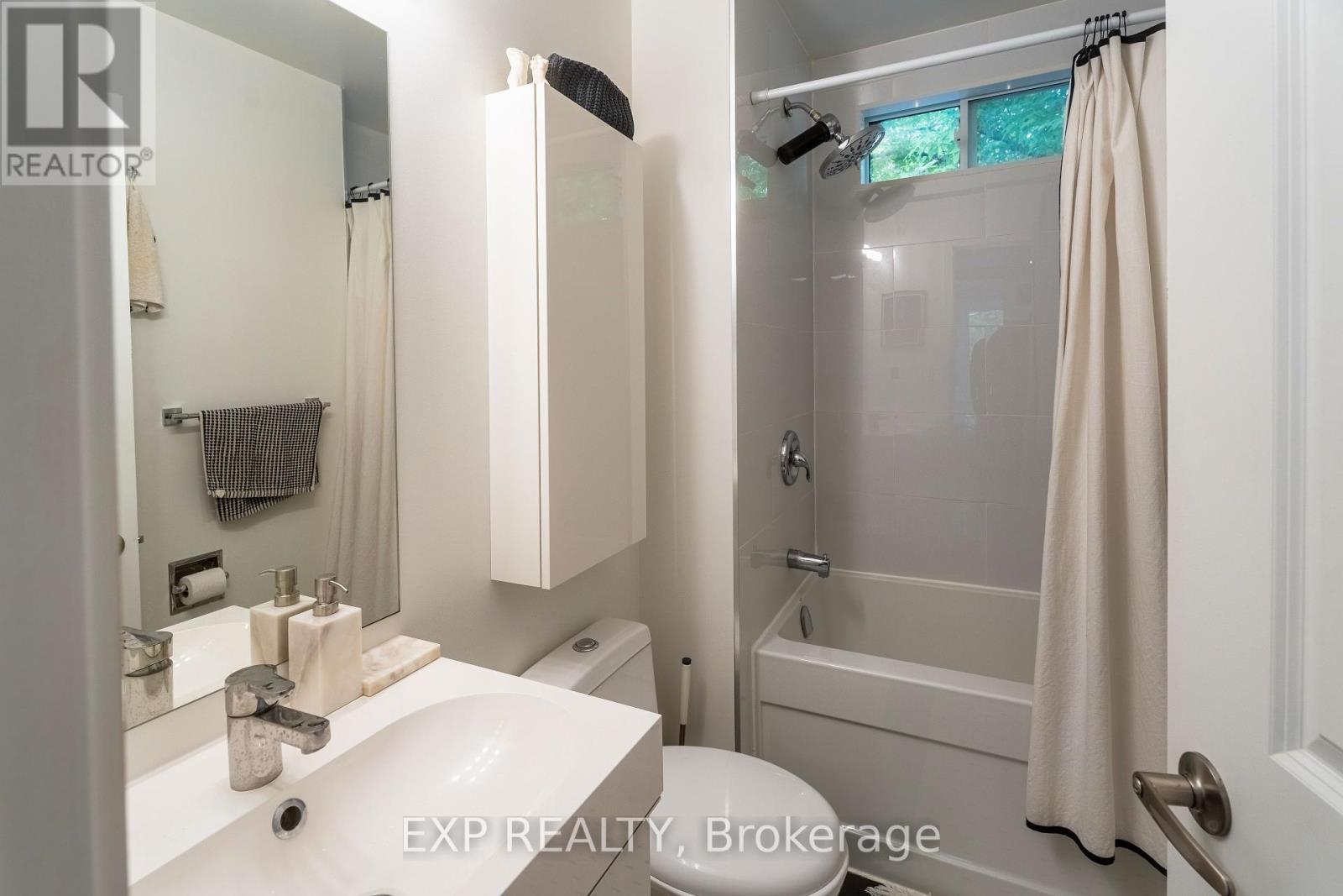Photo 26 of 819 Craven Road, Toronto ON