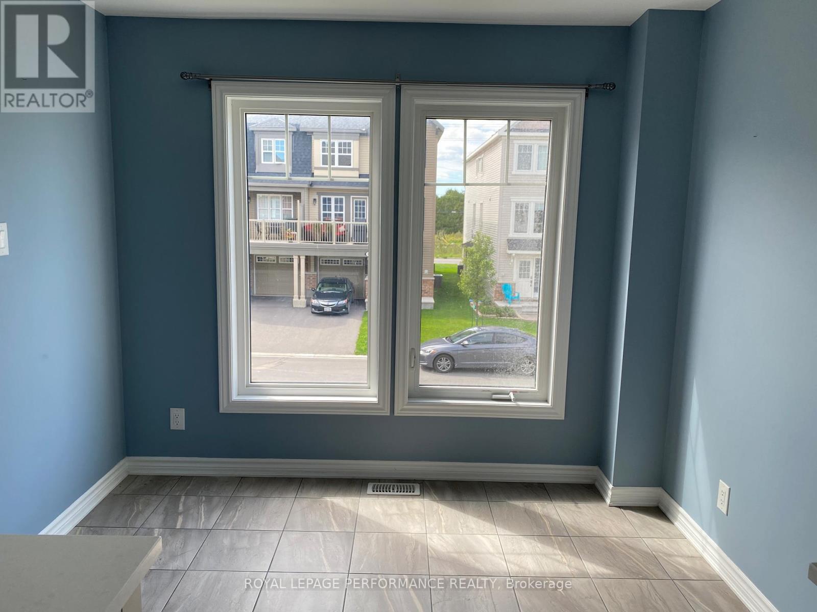 Photo 10 of 108 Helenium Lane, Ottawa ON