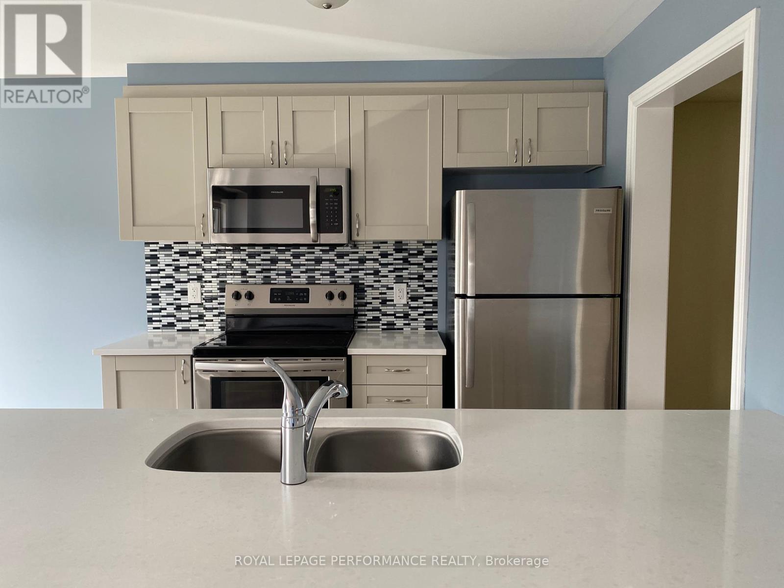 Photo 9 of 108 Helenium Lane, Ottawa ON