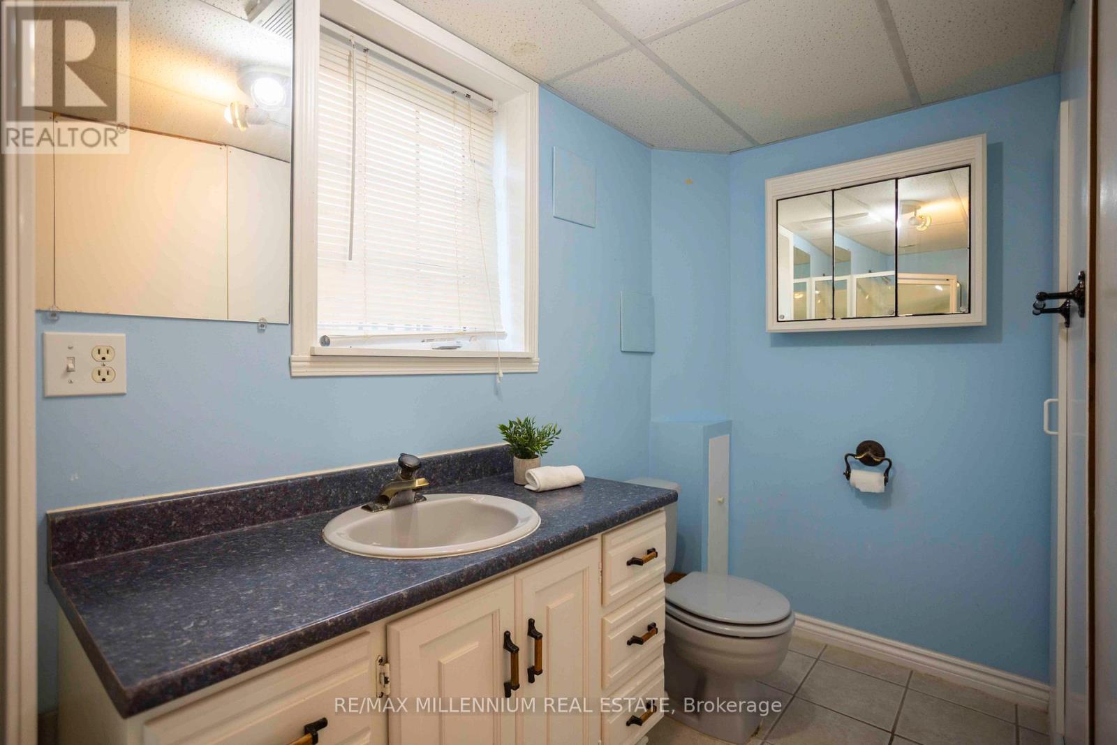 Photo 25 of 142 Millcliff Circle, Aurora ON