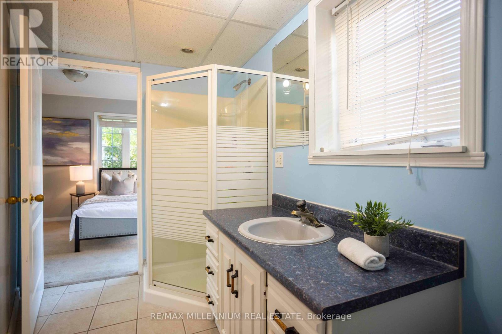 Photo 26 of 142 Millcliff Circle, Aurora ON