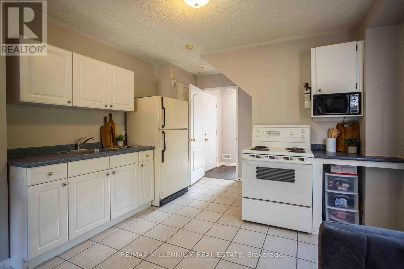 Photo 42 of 142 Millcliff Circle, Aurora ON