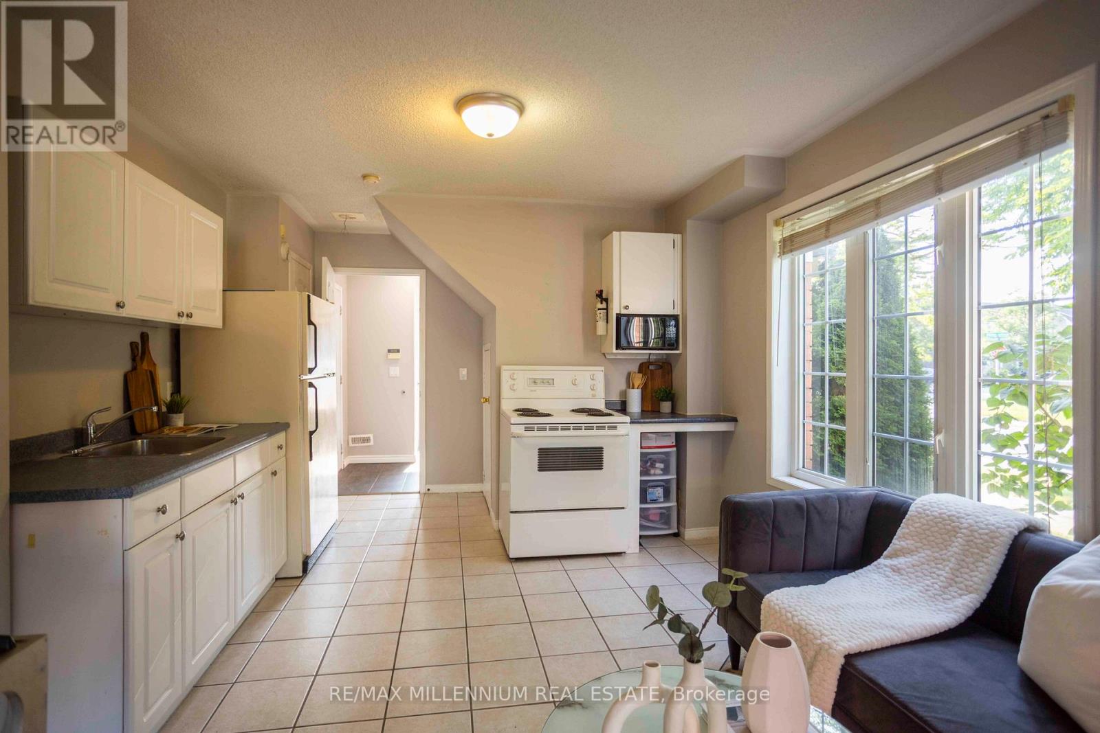 Photo 43 of 142 Millcliff Circle, Aurora ON