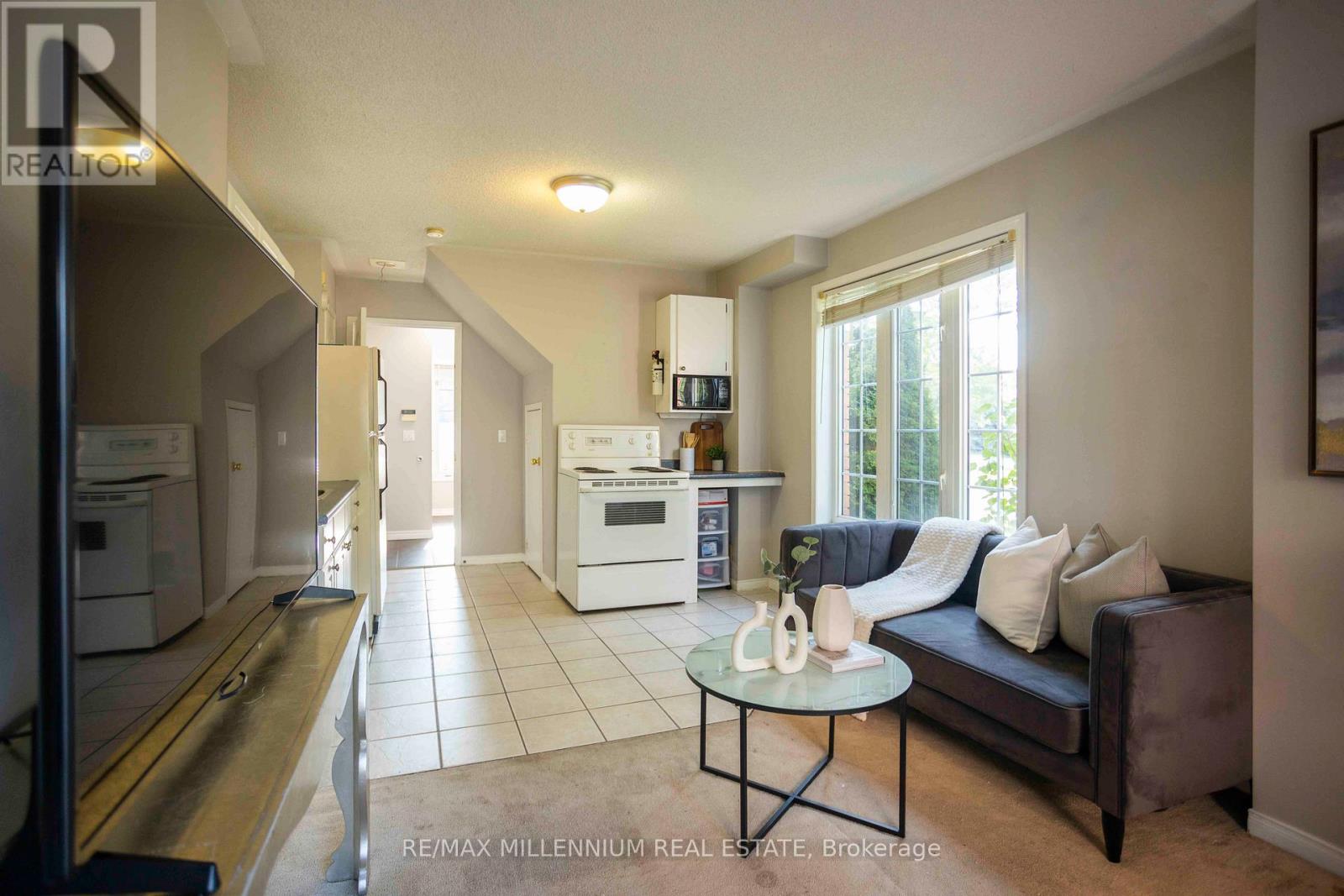 Photo 44 of 142 Millcliff Circle, Aurora ON