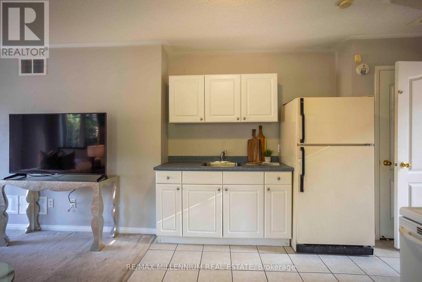 Photo 45 of 142 Millcliff Circle, Aurora ON