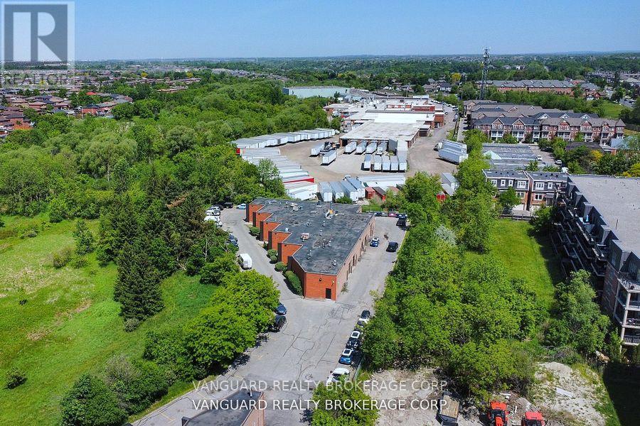 Photo 3 of 17 350 Woodbridge Avenue, Vaughan ON