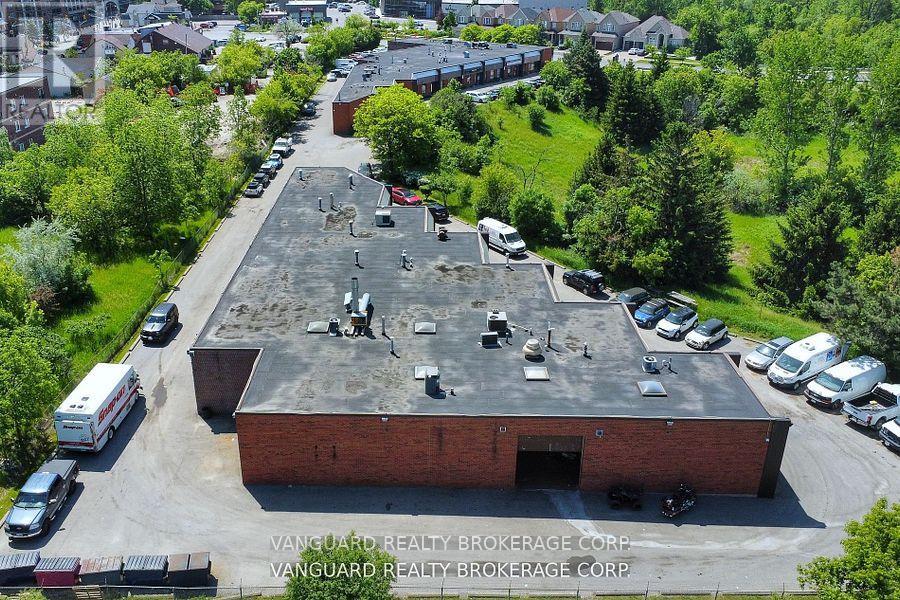 Photo 5 of 17 350 Woodbridge Avenue, Vaughan ON