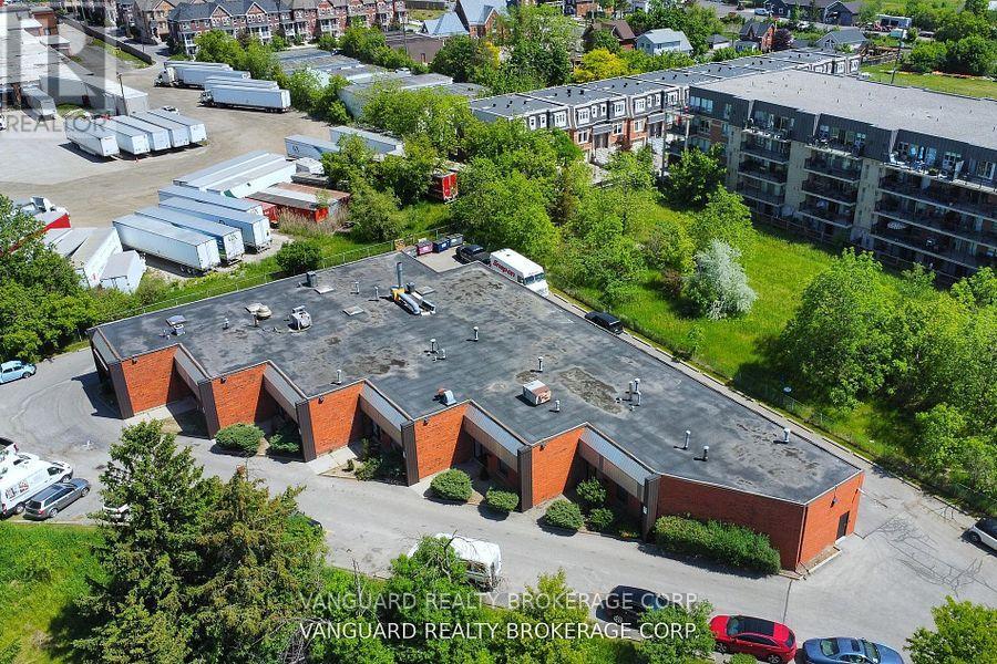Photo 7 of 17 350 Woodbridge Avenue, Vaughan ON