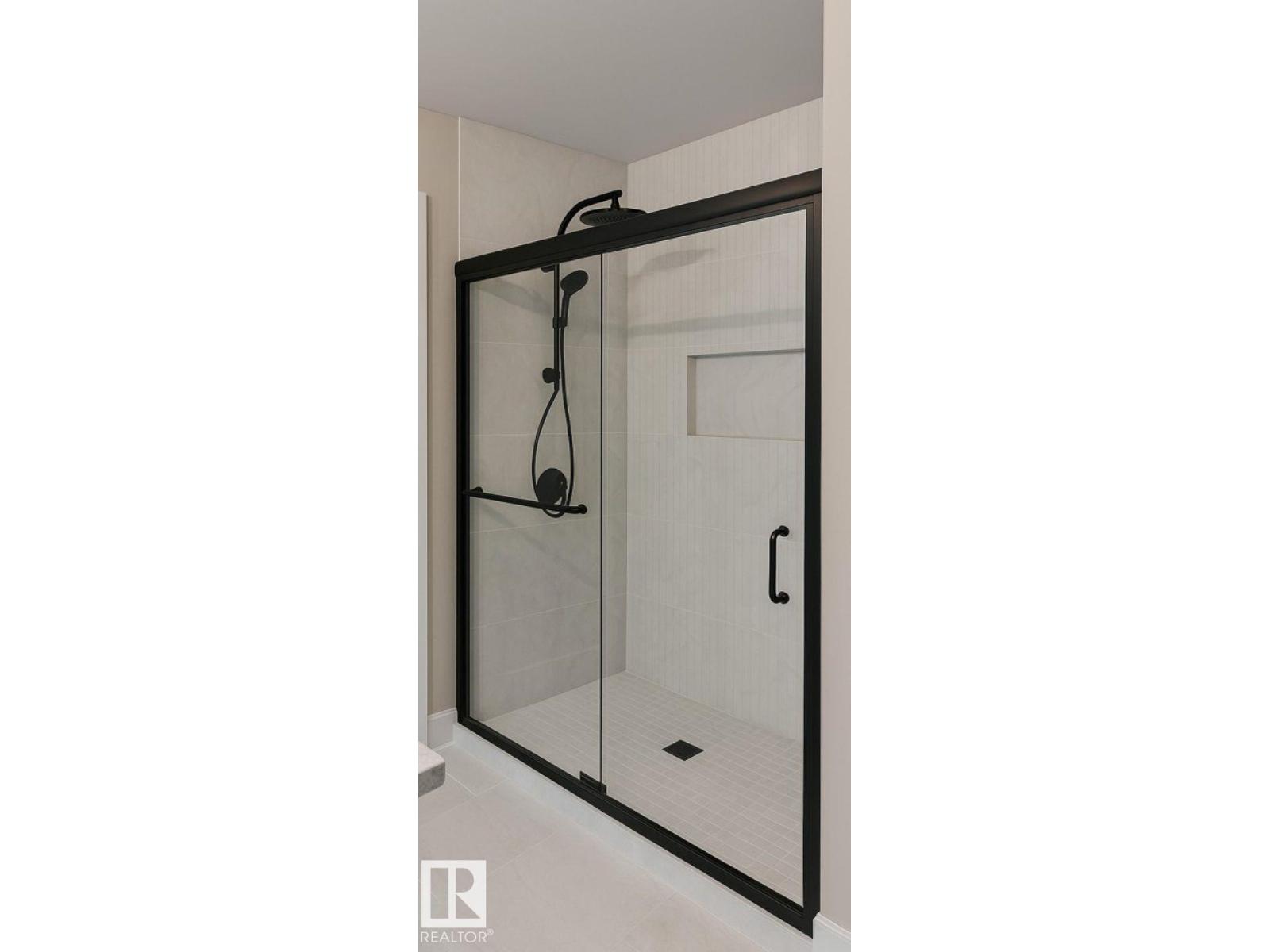 Photo 25 of 4710 49 St, Calmar AB