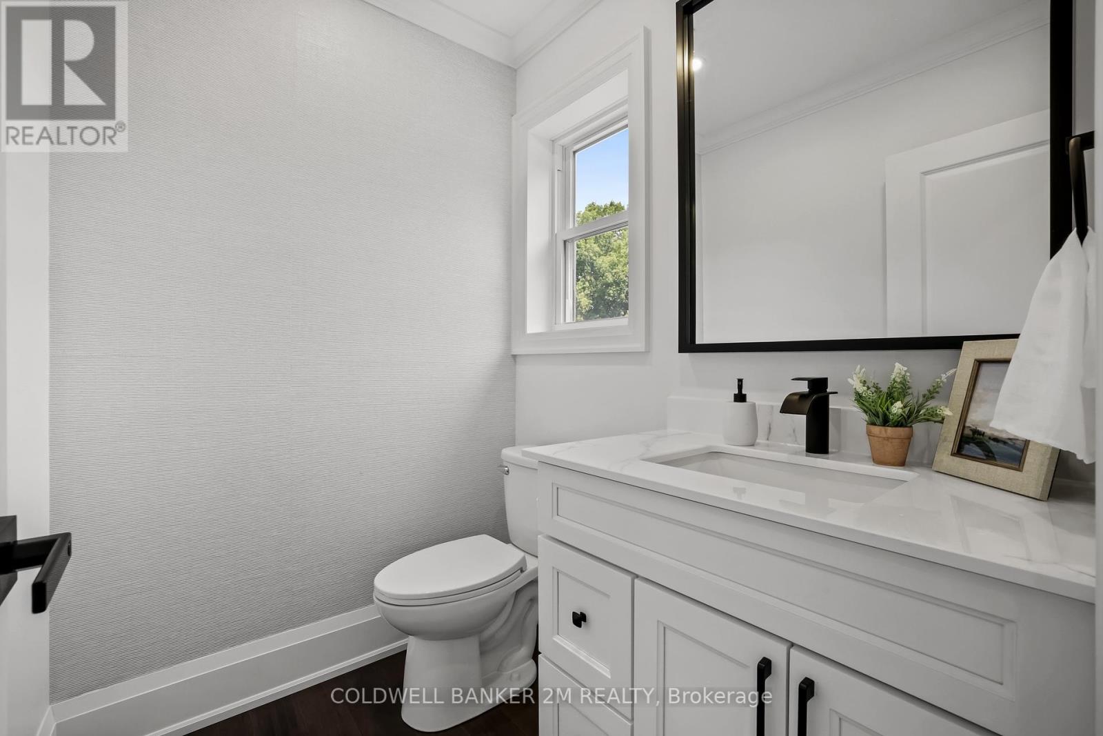 Photo 17 of 128 Buckingham Avenue, Oshawa ON