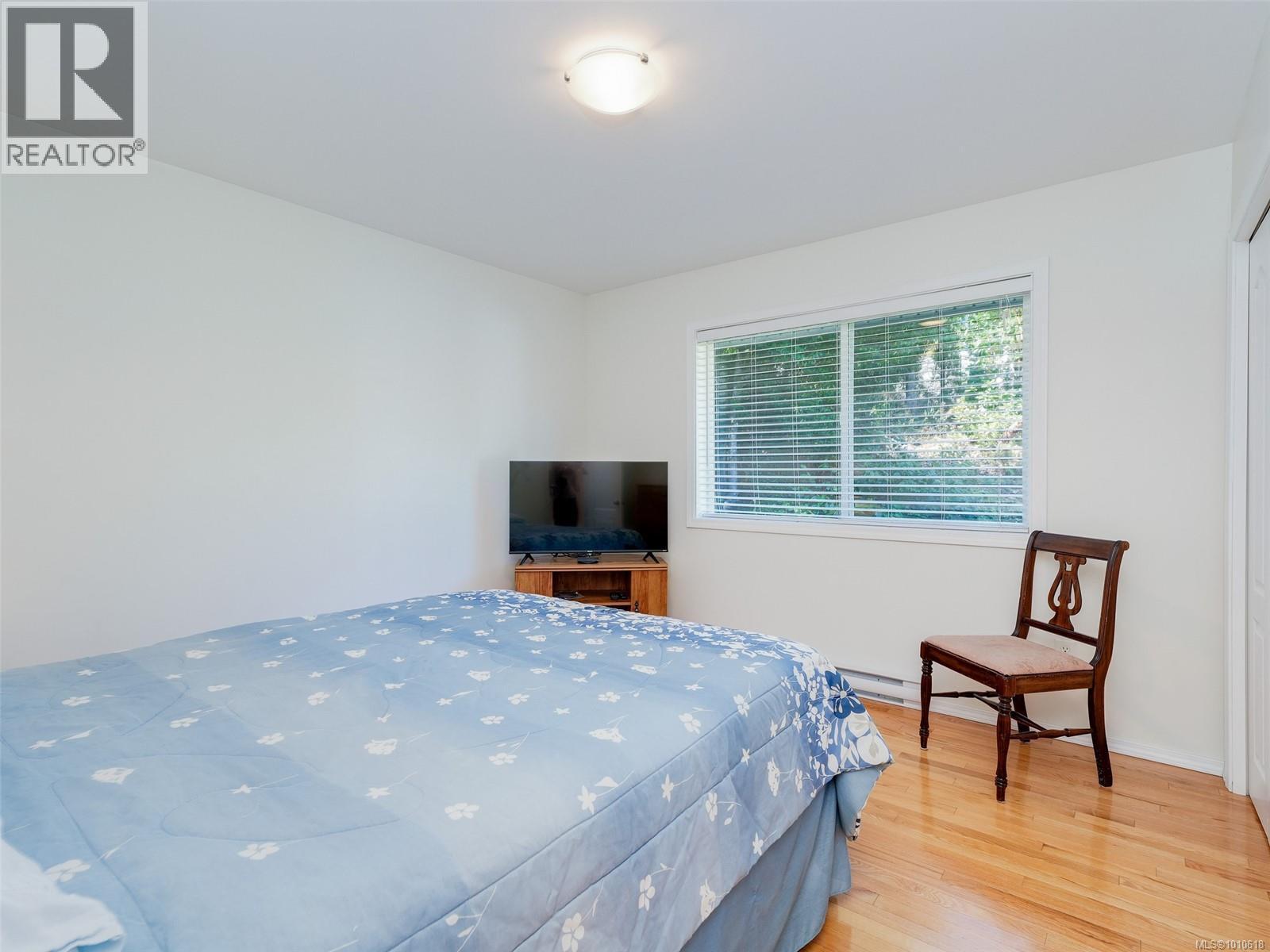 Photo 11 of 5255 Hanover Pl, Saanich BC