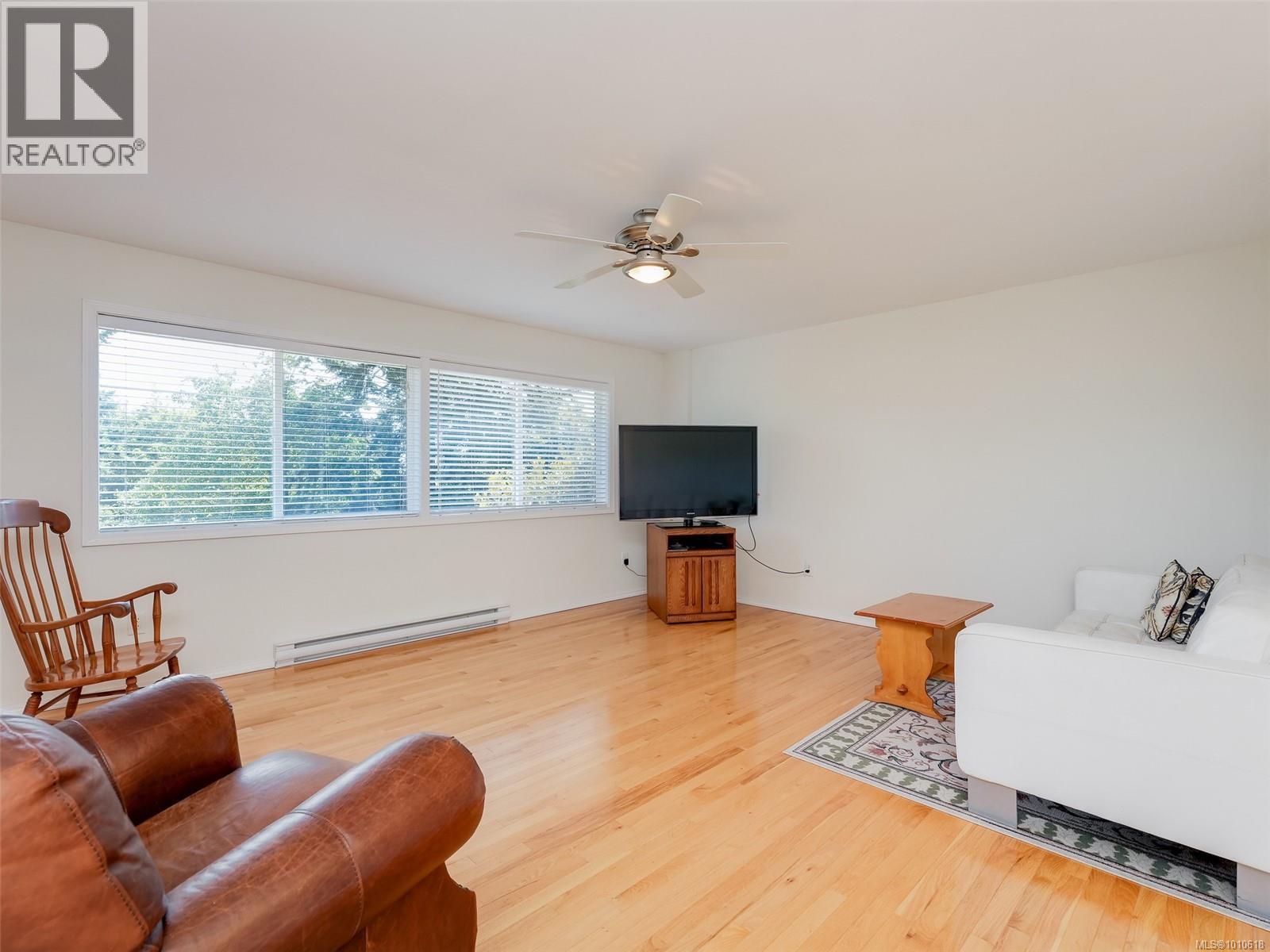 Photo 9 of 5255 Hanover Pl, Saanich BC