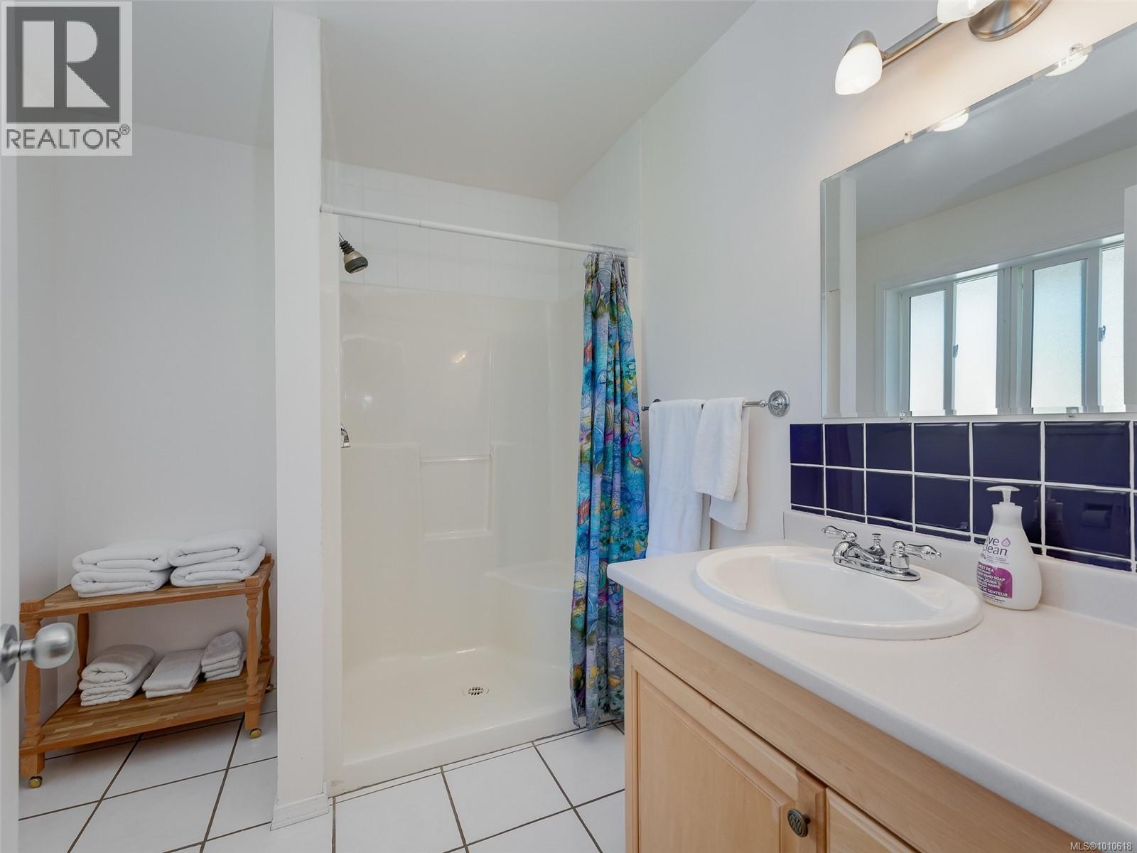 Photo 13 of 5255 Hanover Pl, Saanich BC