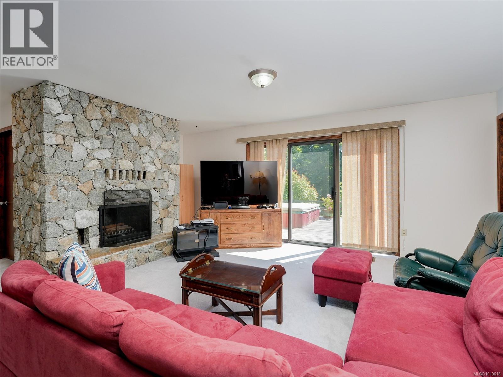 Photo 16 of 5255 Hanover Pl, Saanich BC