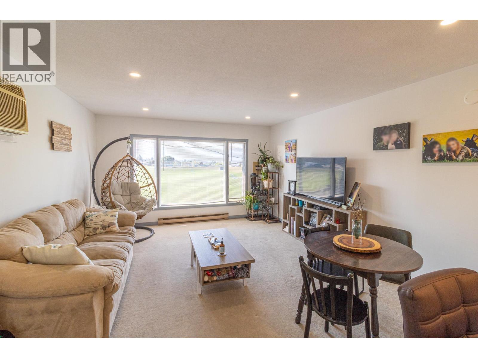 1755 HURL Street, Creston