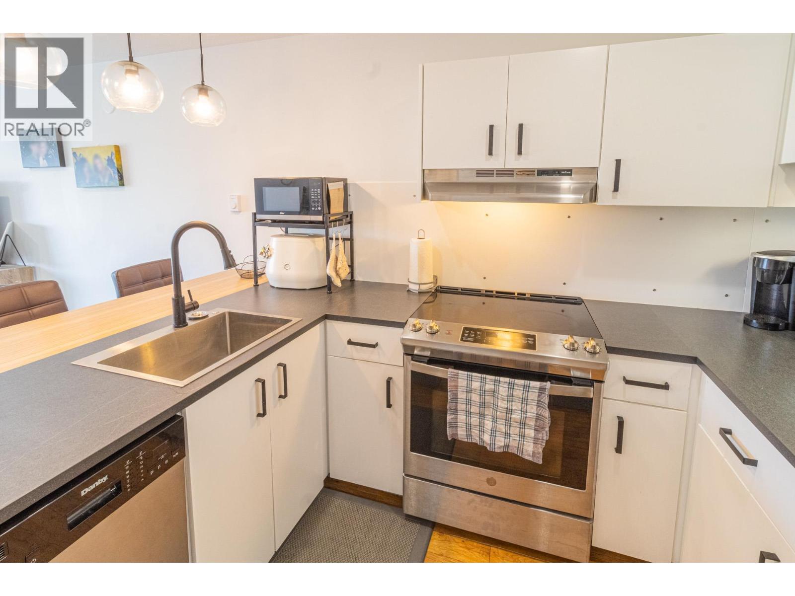 1755 HURL Street, Creston