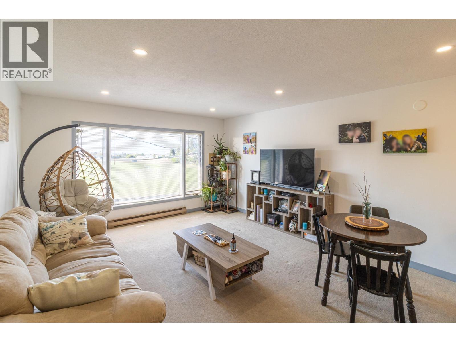 1755 HURL Street, Creston