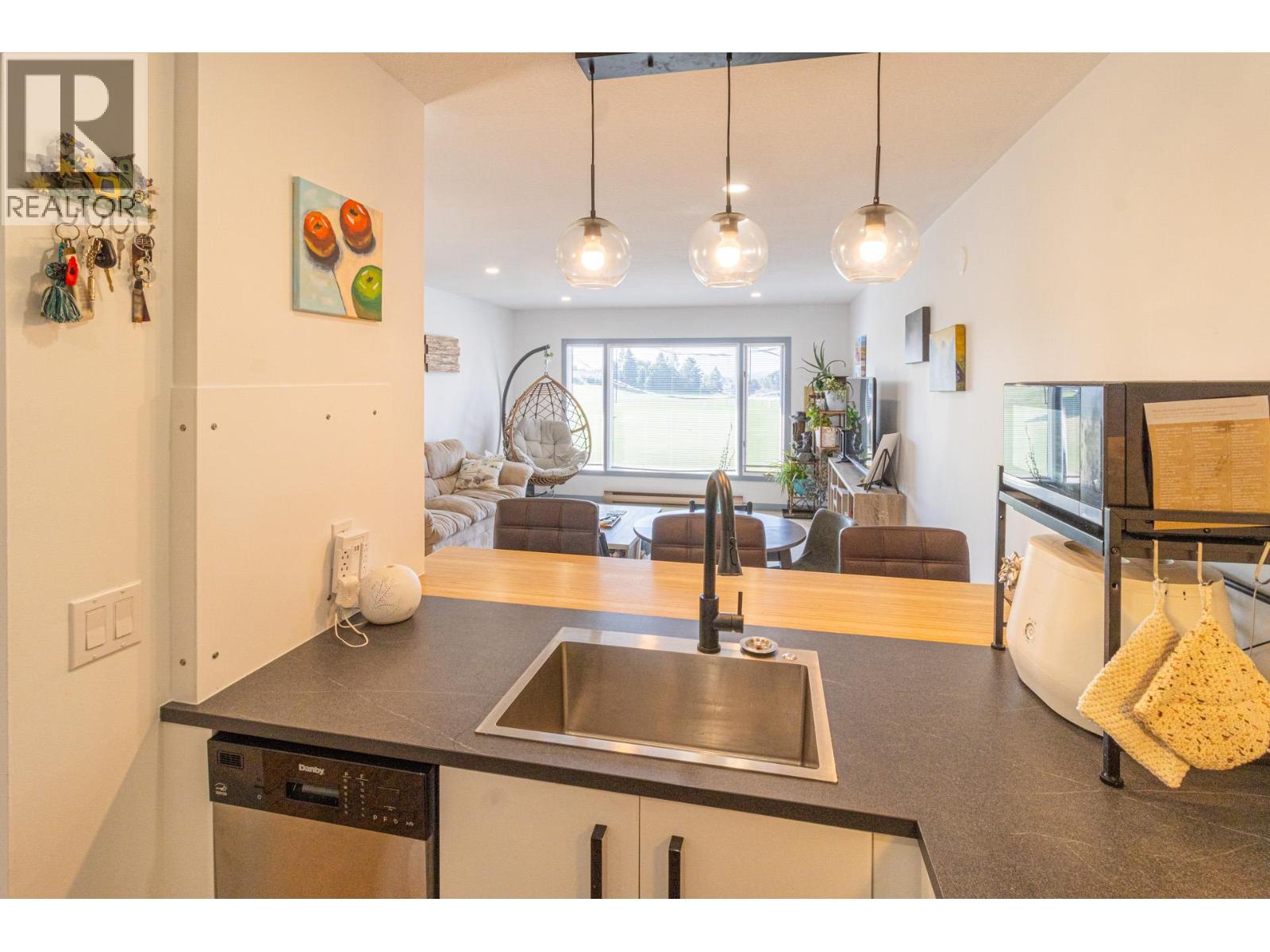 1755 HURL Street, Creston