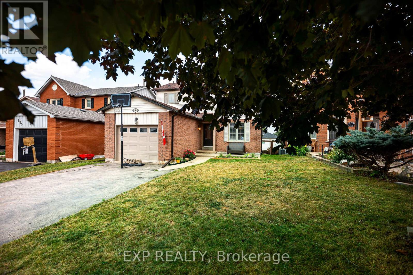 Photo 3 of 581 College Avenue, Orangeville ON