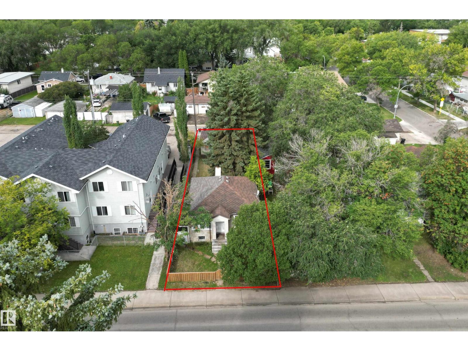 Photo 10 of 12338 82 St Nw, Edmonton AB