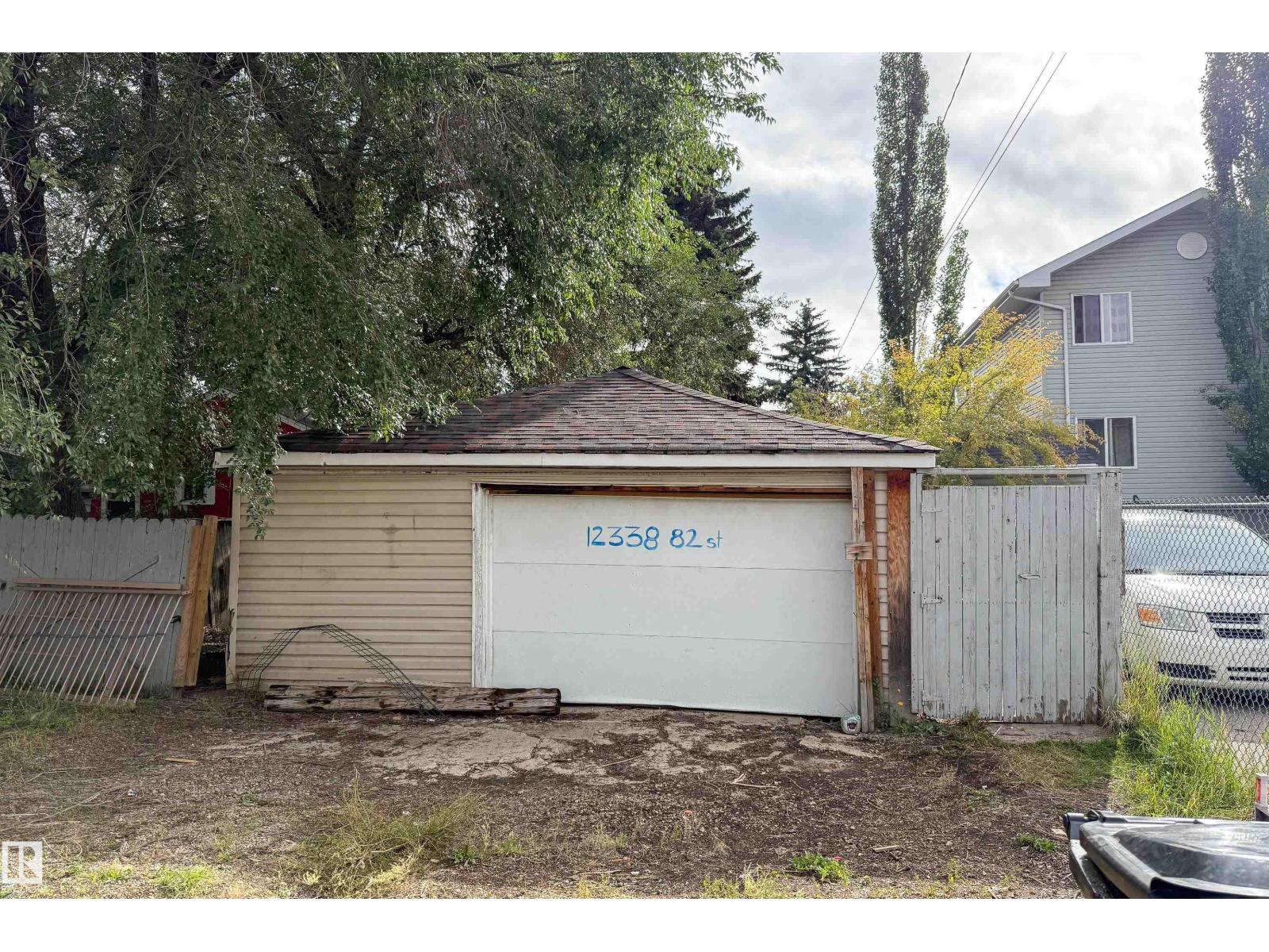 Photo 15 of 12338 82 St Nw, Edmonton AB