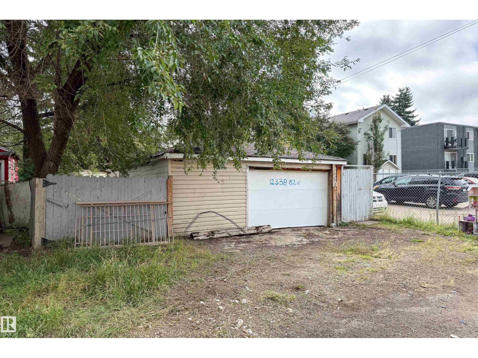 Photo 16 of 12338 82 St Nw, Edmonton AB