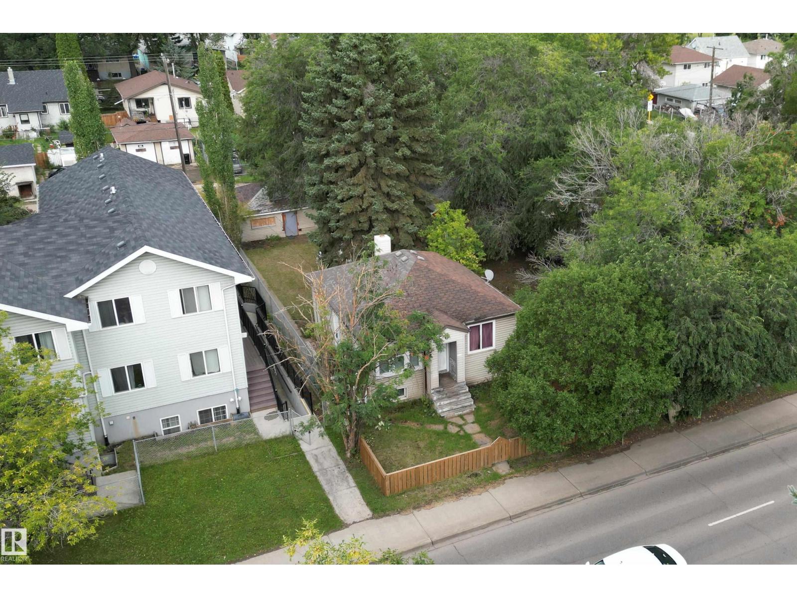 Photo 9 of 12338 82 St Nw, Edmonton AB
