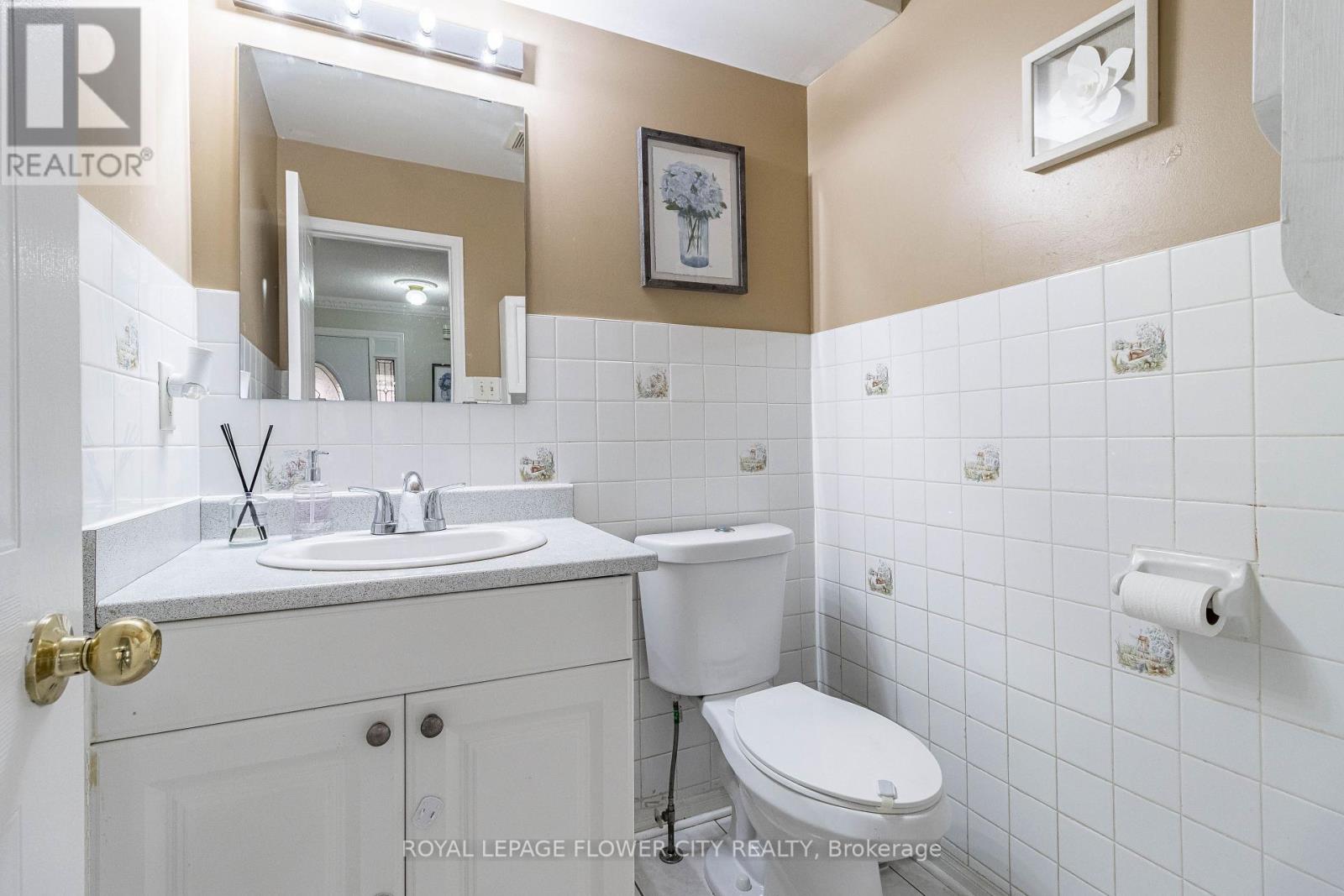 Photo 24 of 51 Blue Whale Boulevard, Brampton ON
