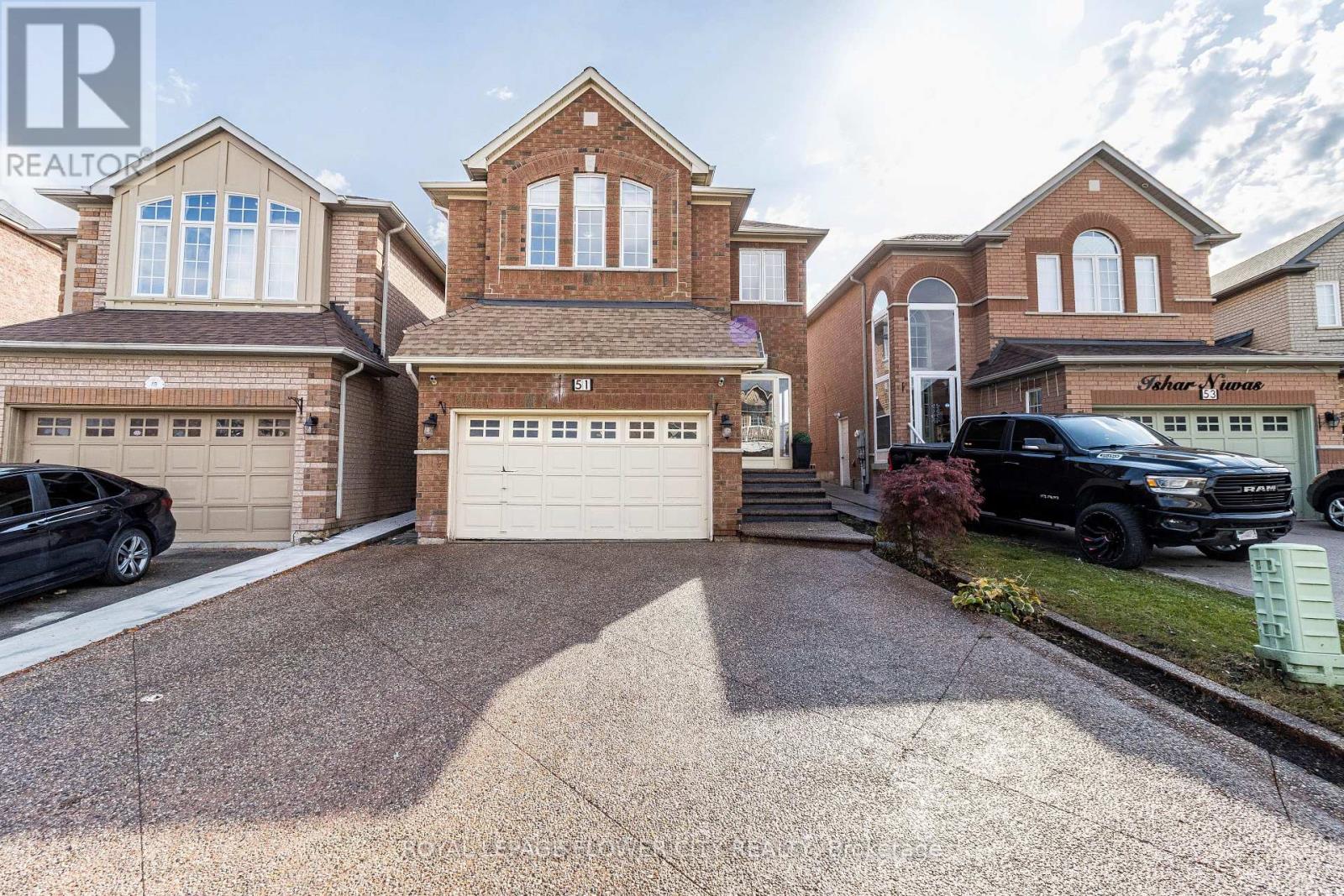 Photo 3 of 51 Blue Whale Boulevard, Brampton ON