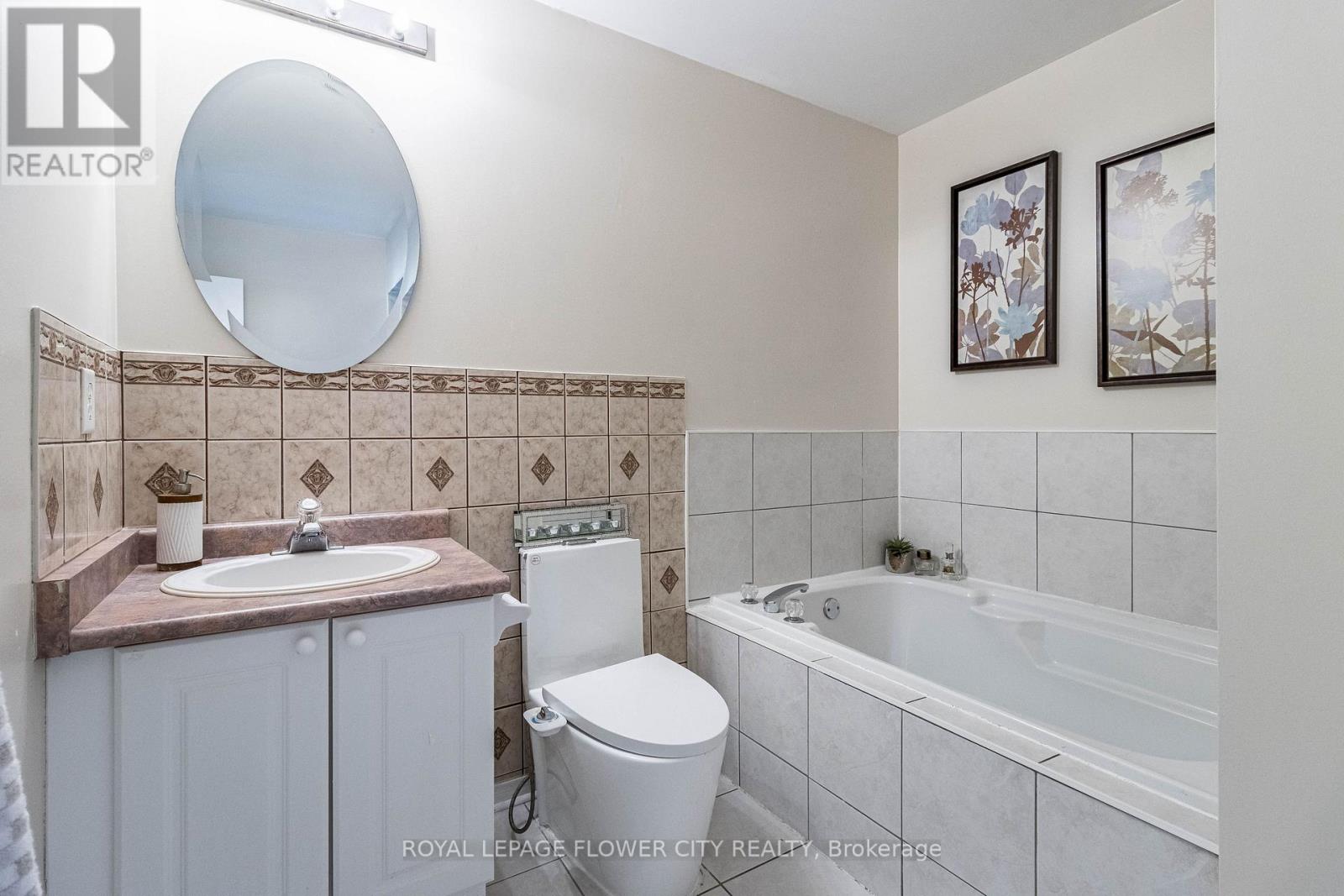 Photo 31 of 51 Blue Whale Boulevard, Brampton ON
