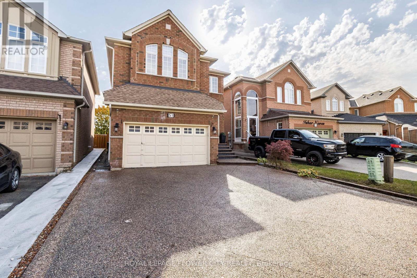 Photo 4 of 51 Blue Whale Boulevard, Brampton ON