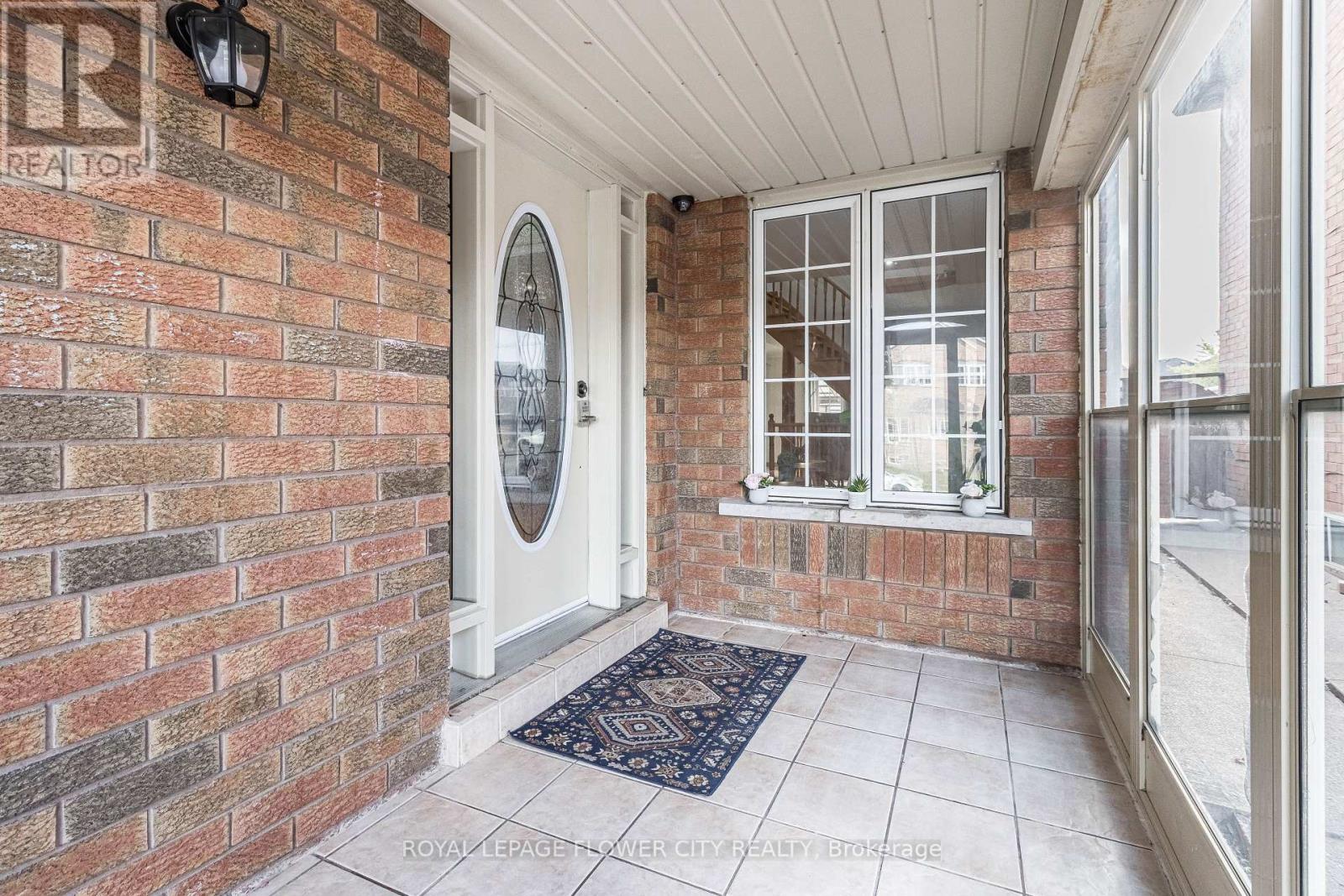 Photo 6 of 51 Blue Whale Boulevard, Brampton ON