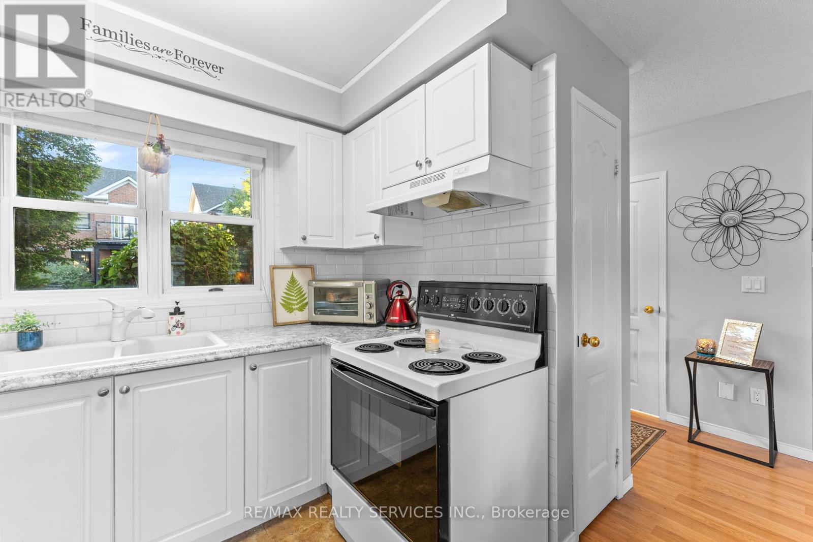 Photo 16 of 310 Dogwood Street, Orangeville ON