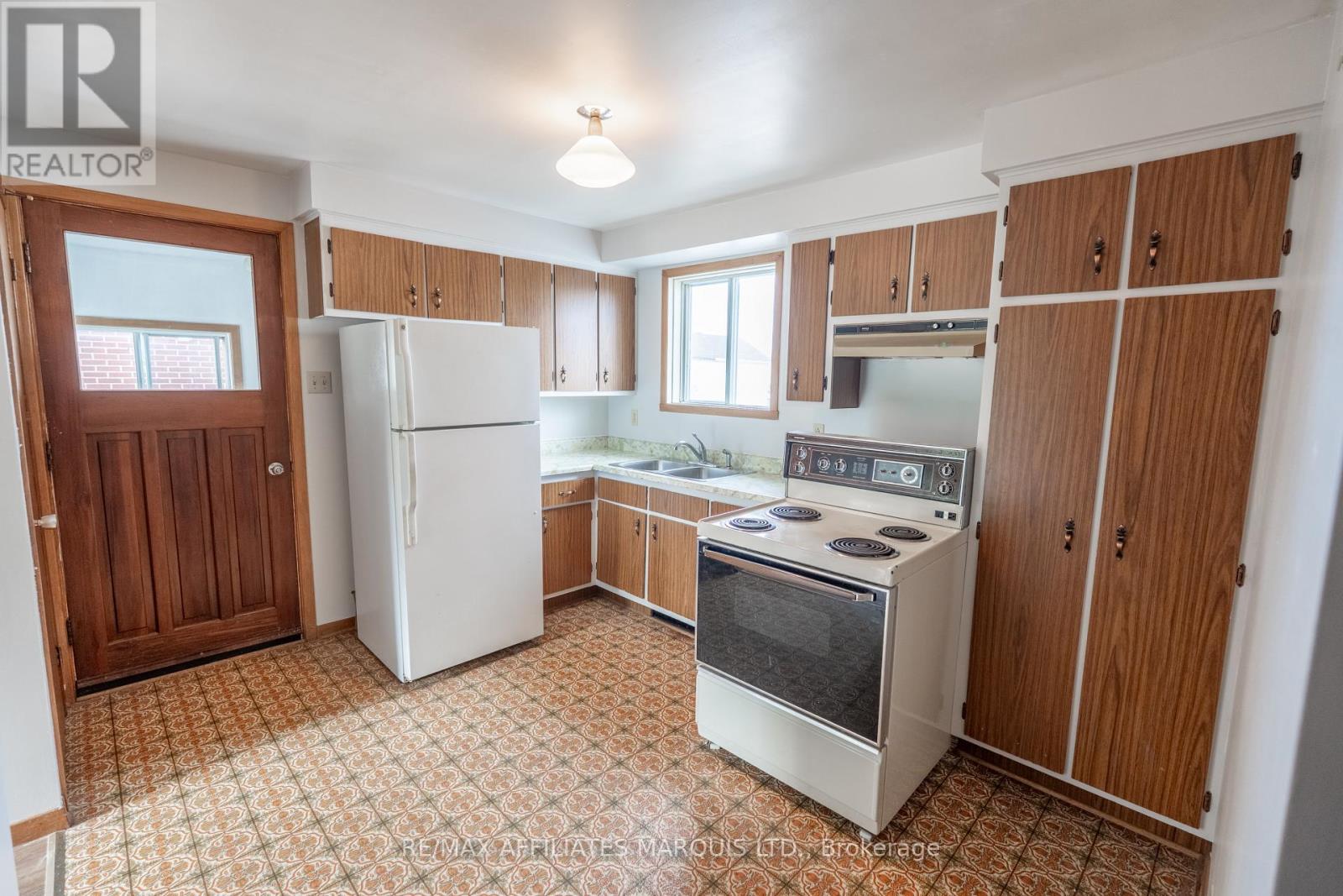 Photo 14 of 714 716 Pitt Street, Cornwall ON