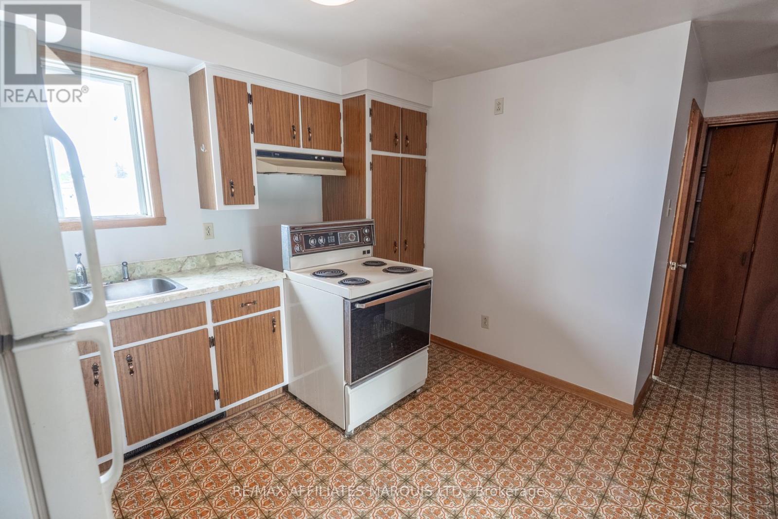 Photo 15 of 714 716 Pitt Street, Cornwall ON