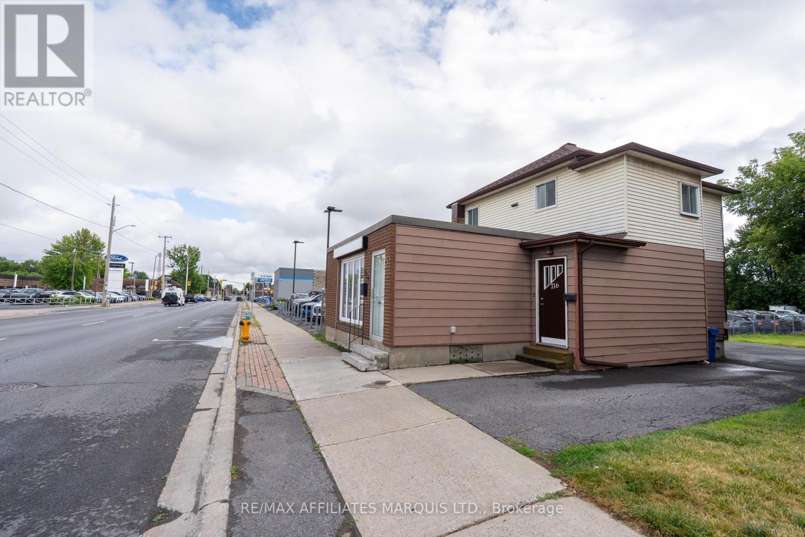 Photo 2 of 714 716 Pitt Street, Cornwall ON