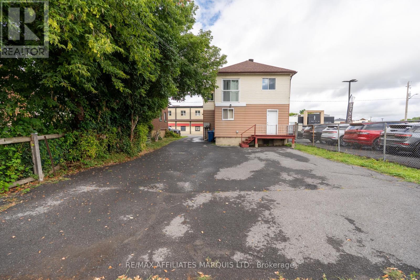 Photo 5 of 714 716 Pitt Street, Cornwall ON