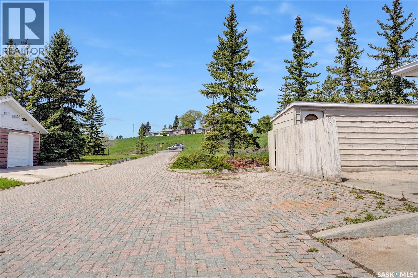 Photo 10 of 1055 7th Avenue Sw, Moose Jaw SK