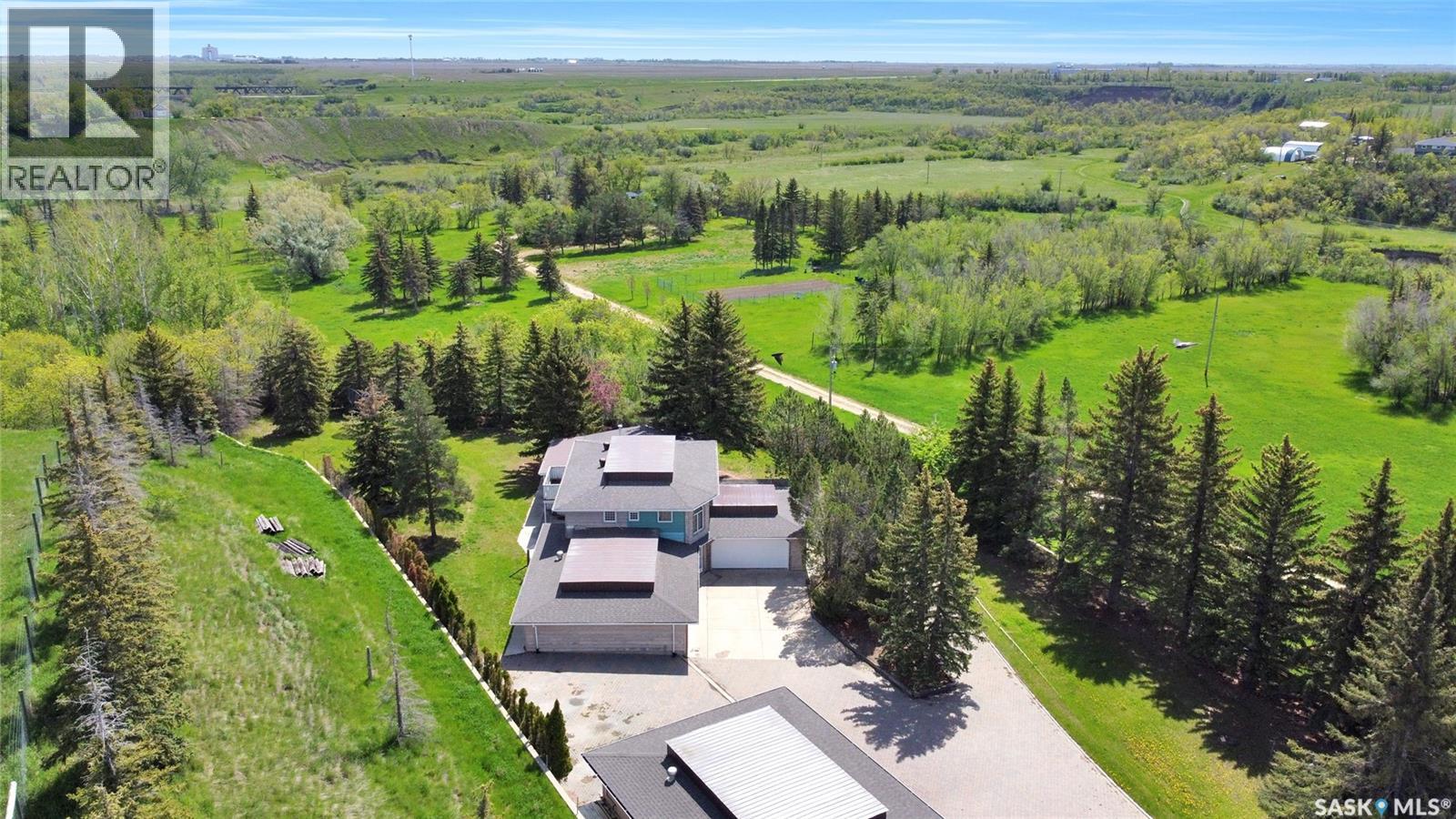 Photo 3 of 1055 7th Avenue Sw, Moose Jaw SK