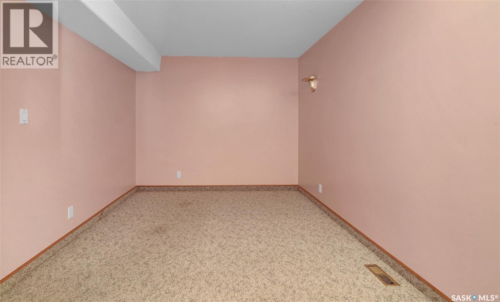 Photo 30 of 1055 7th Avenue Sw, Moose Jaw SK
