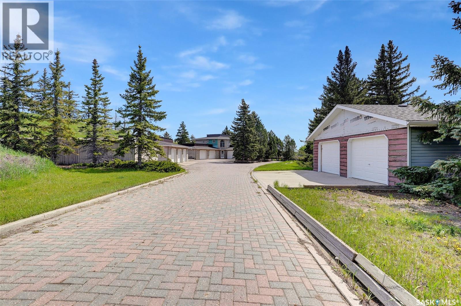Photo 7 of 1055 7th Avenue Sw, Moose Jaw SK