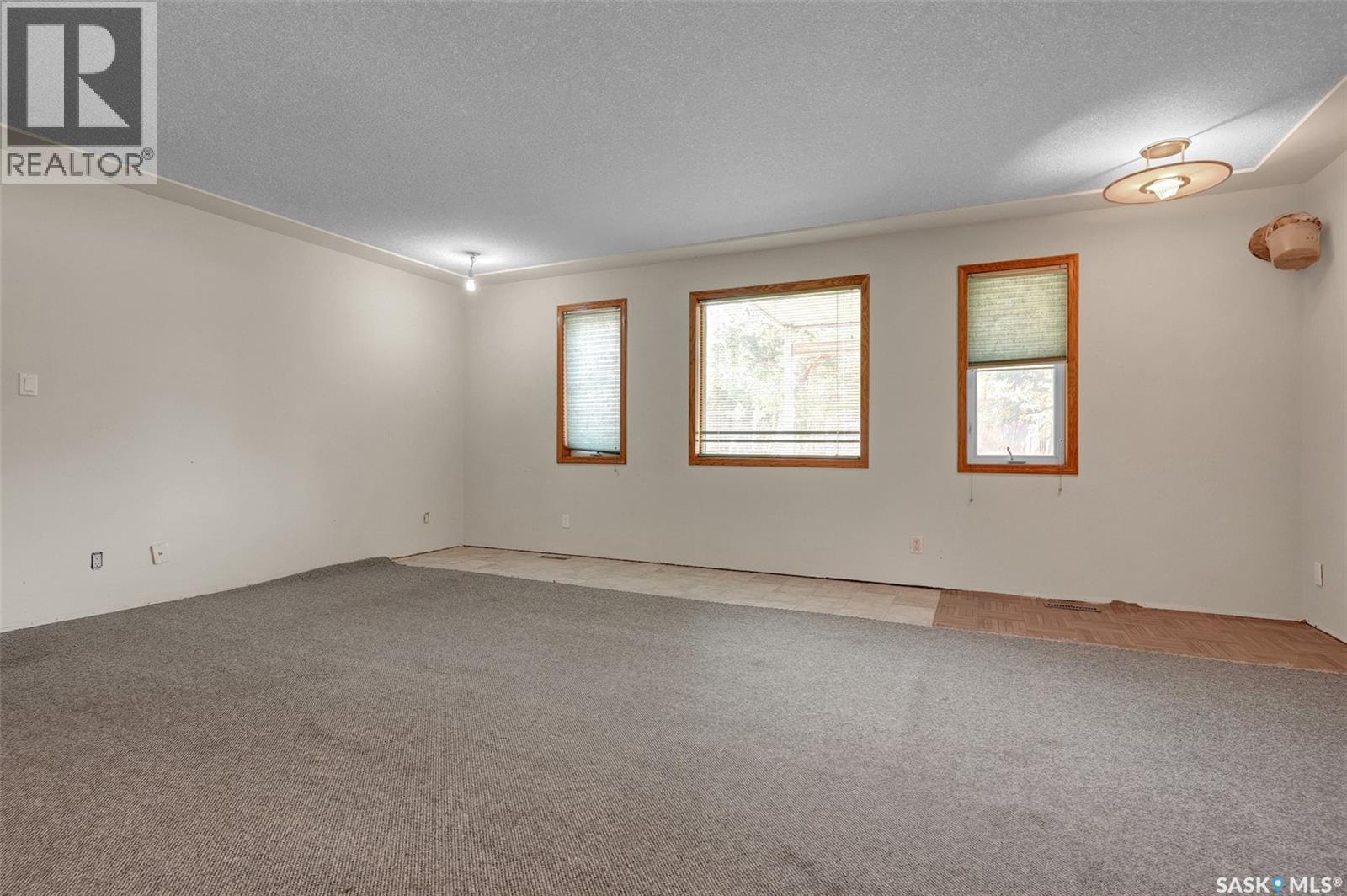 Photo 28 of 1055 7th Avenue Sw, Moose Jaw SK